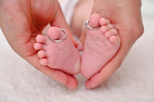 宝应县宝宝脸上长黑点